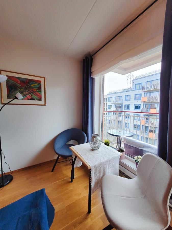 Rum i privatbostad Spacious Private With Private Kitchen & Shared Bathroom *